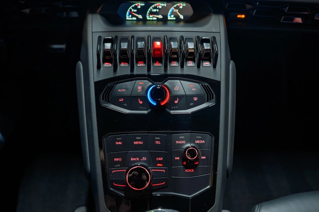 2018 Lamborghini Huracan - Image 25 of 31
