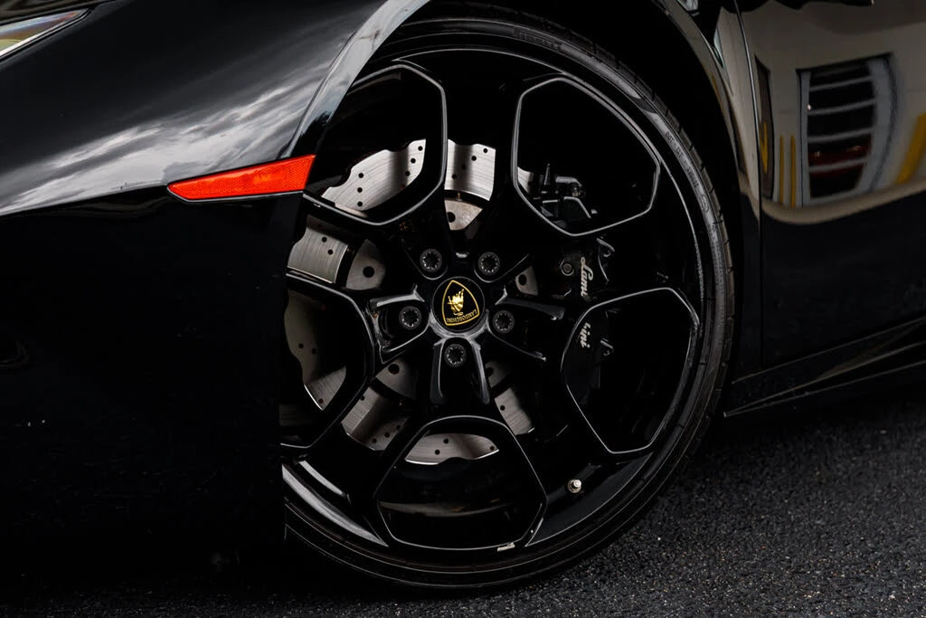 2018 Lamborghini Huracan LP580-2 - Image 2 of 31