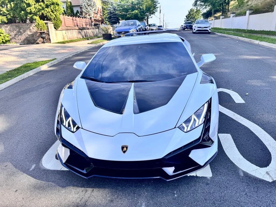 2018 Lamborghini Huracan LP580-2 - Image 2 of 8