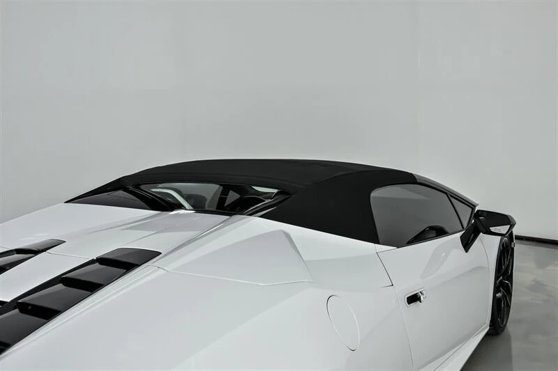 2018 Lamborghini - Image 17 of 31