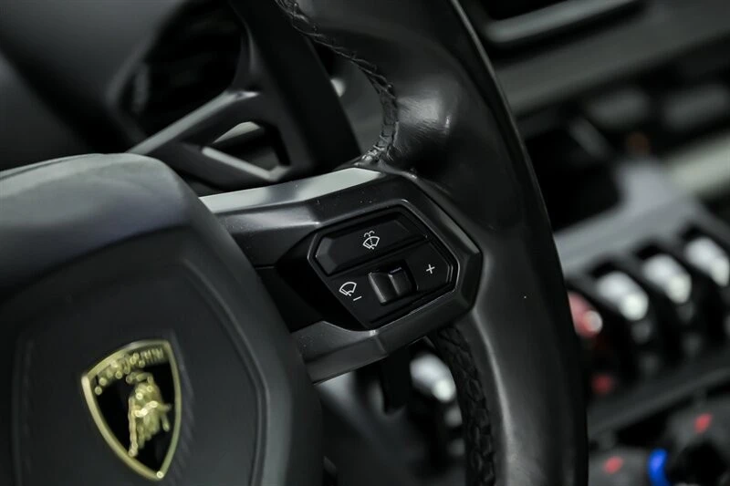 2018 Lamborghini - Image 28 of 31