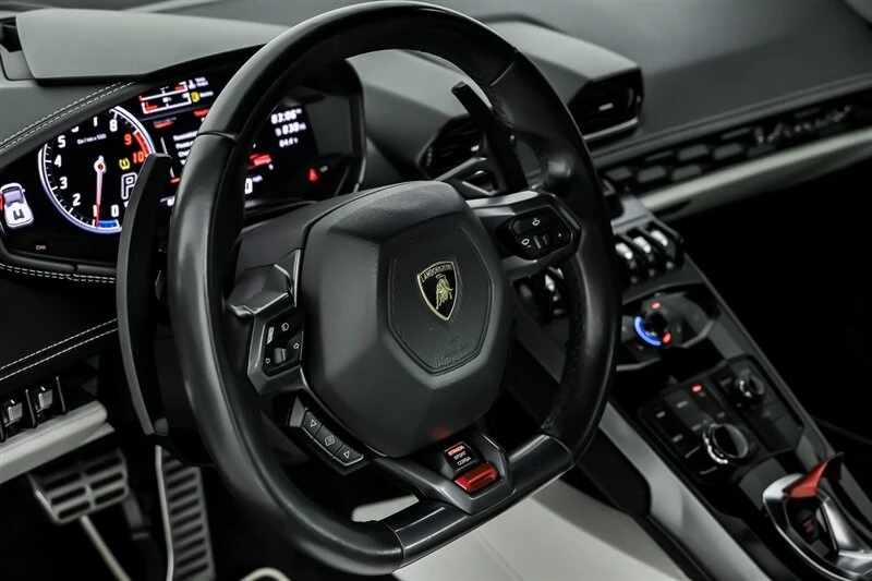 2018 Lamborghini - Image 24 of 31