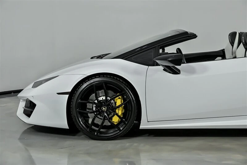 2018 Lamborghini - Image 7 of 31