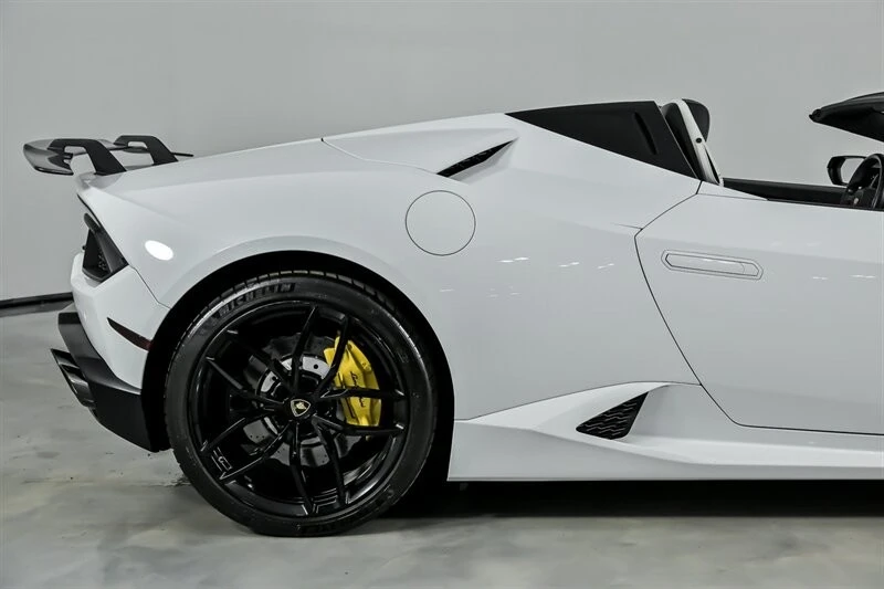 2018 Lamborghini - Image 13 of 31