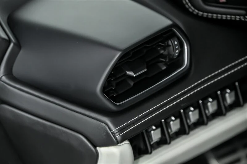 2018 Lamborghini - Image 29 of 31
