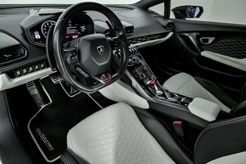 2018 Lamborghini - Image 21 of 31