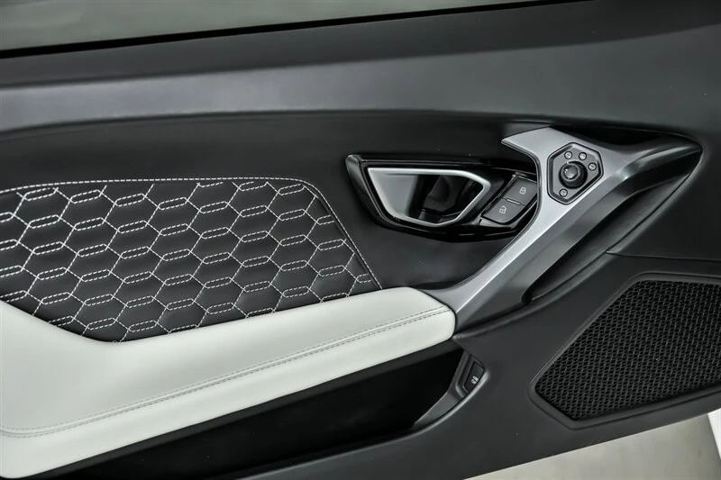 2018 Lamborghini - Image 20 of 31