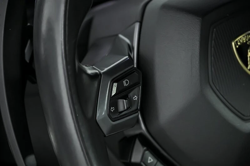 2018 Lamborghini - Image 26 of 31