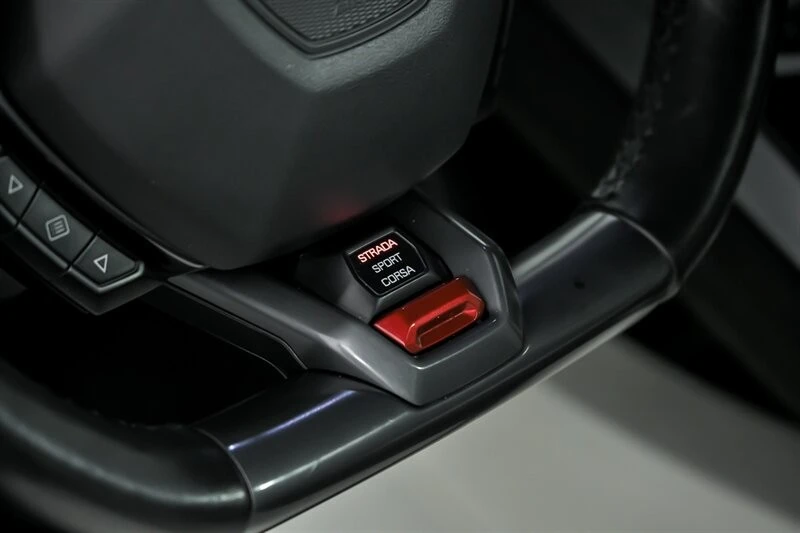 2018 Lamborghini - Image 25 of 31