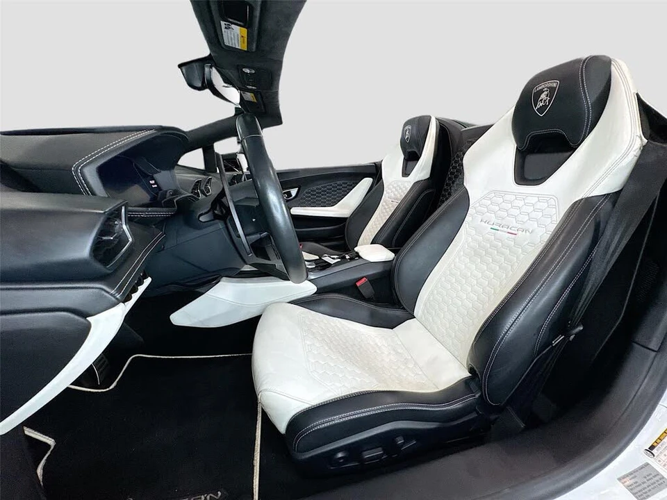 2018 Lamborghini Huracan LP580-2 - Image 2 of 31