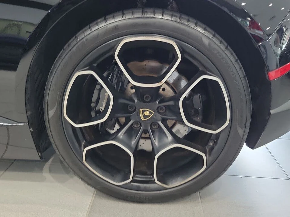 2018 Lamborghini Huracan LP580-2 - Image 8 of 30