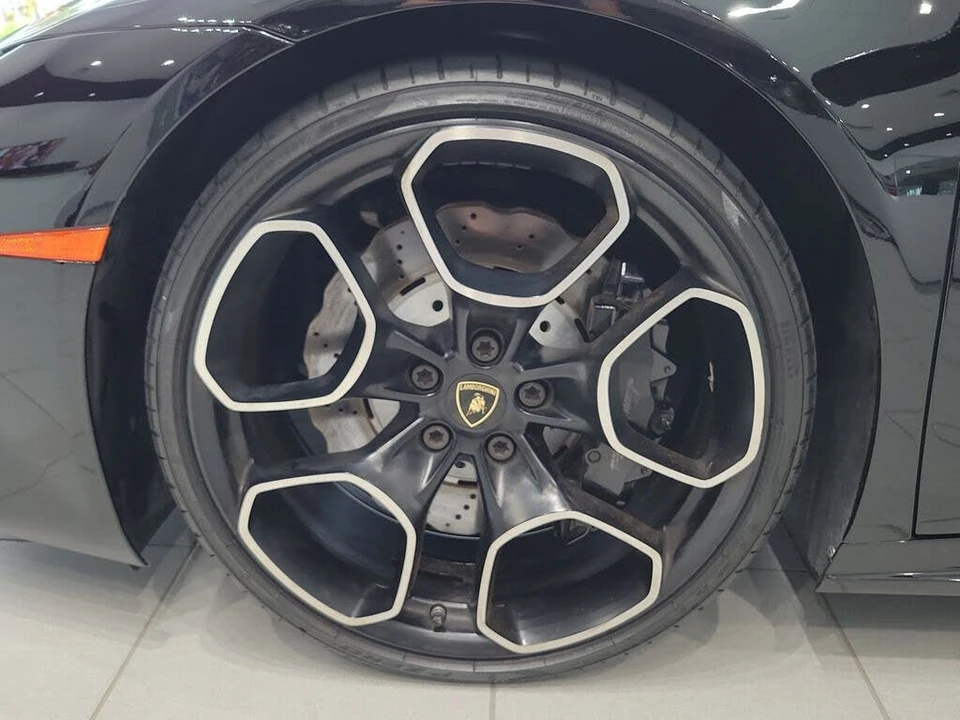 2018 Lamborghini Huracan LP580-2 - Image 7 of 30