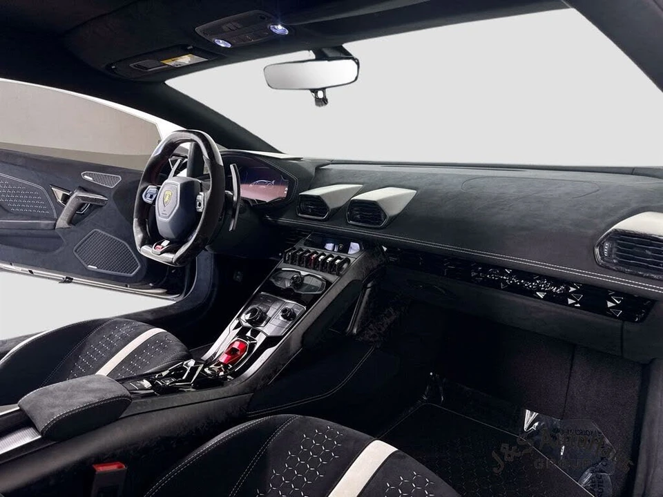 2018 Lamborghini Huracan LP640-4 Performante - Image 30 of 31