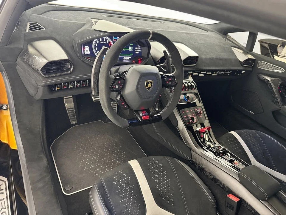 2018 Lamborghini Huracan LP640-4 Performante - Image 9 of 31