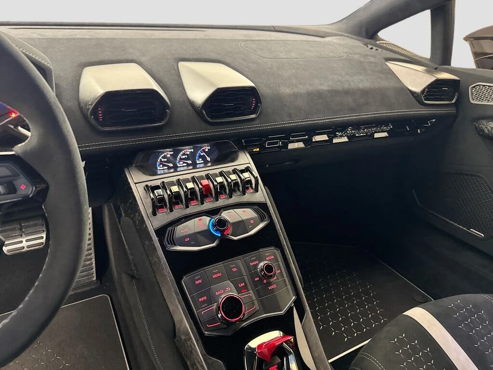 2018 Lamborghini Huracan LP640-4 Performante - Image 24 of 31