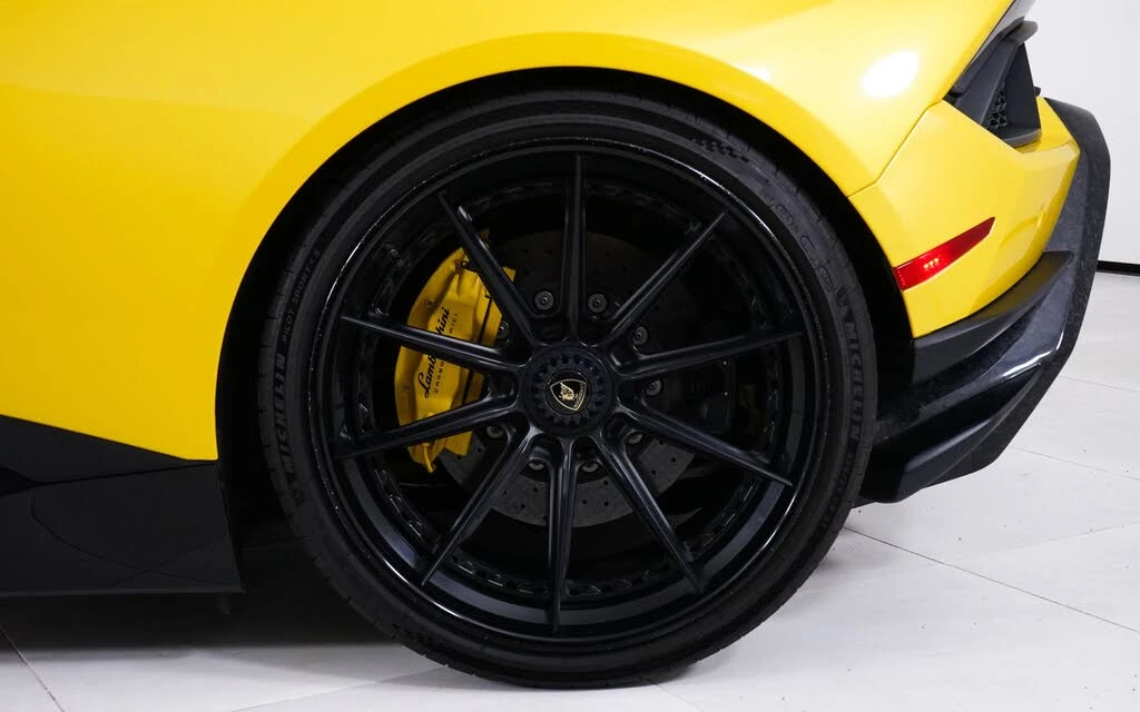2018 Lamborghini Huracan LP640-4 Performante - Image 12 of 30