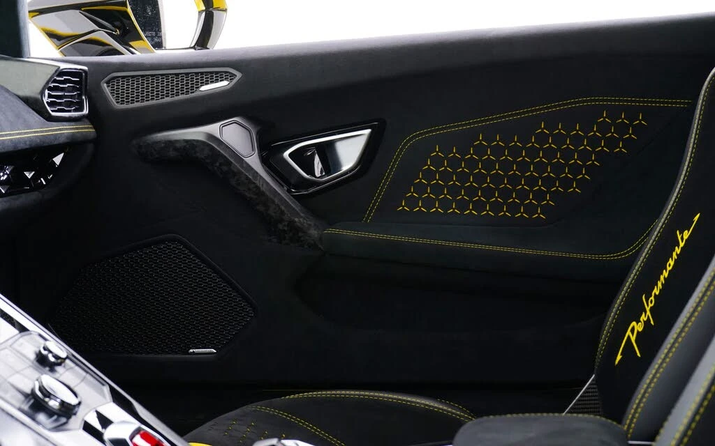 2018 Lamborghini Huracan LP640-4 Performante - Image 28 of 30