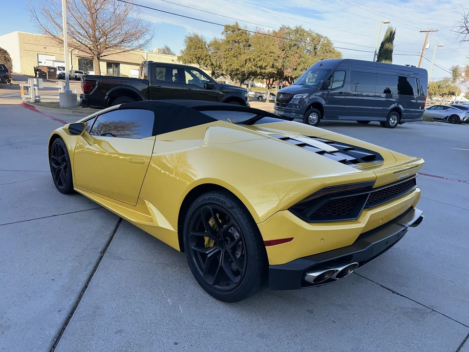 2018 Lamborghini Huracan LP580-2 - Image 2 of 8
