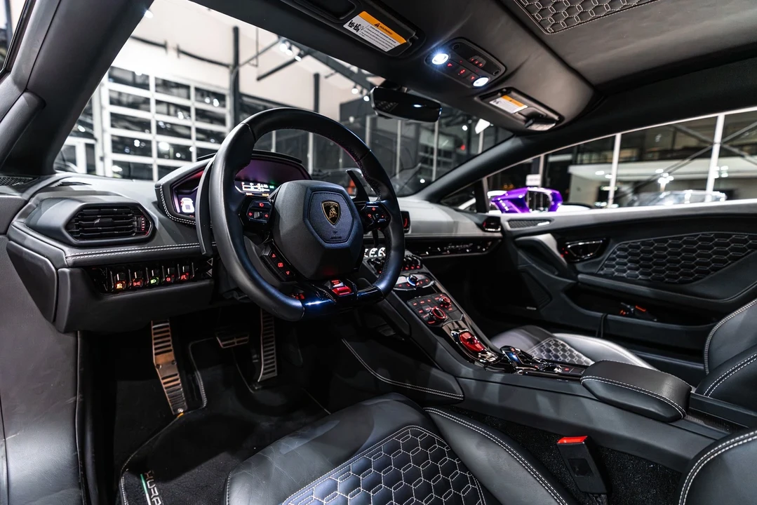 2018 Lamborghini Huracan LP580-2 - Image 7 of 12