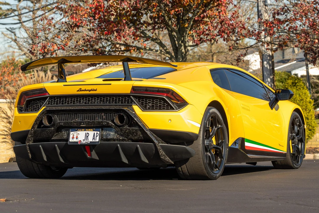 2018 Lamborghini Huracan LP640-4 Performante - Image 4 of 31