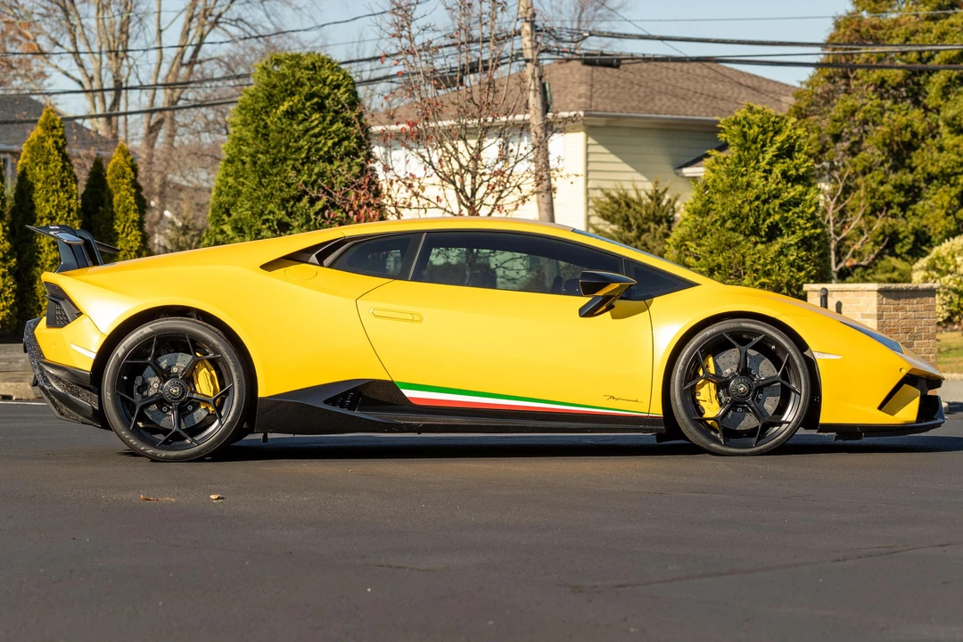 2018 Lamborghini Huracan LP640-4 Performante - Image 3 of 31