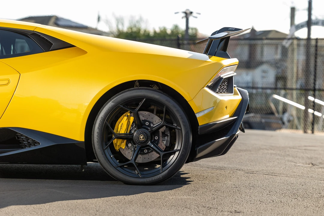 2018 Lamborghini Huracan LP640-4 Performante - Image 24 of 31