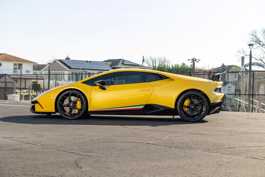 2018 Lamborghini Huracan LP640-4 Performante - Image 10 of 31