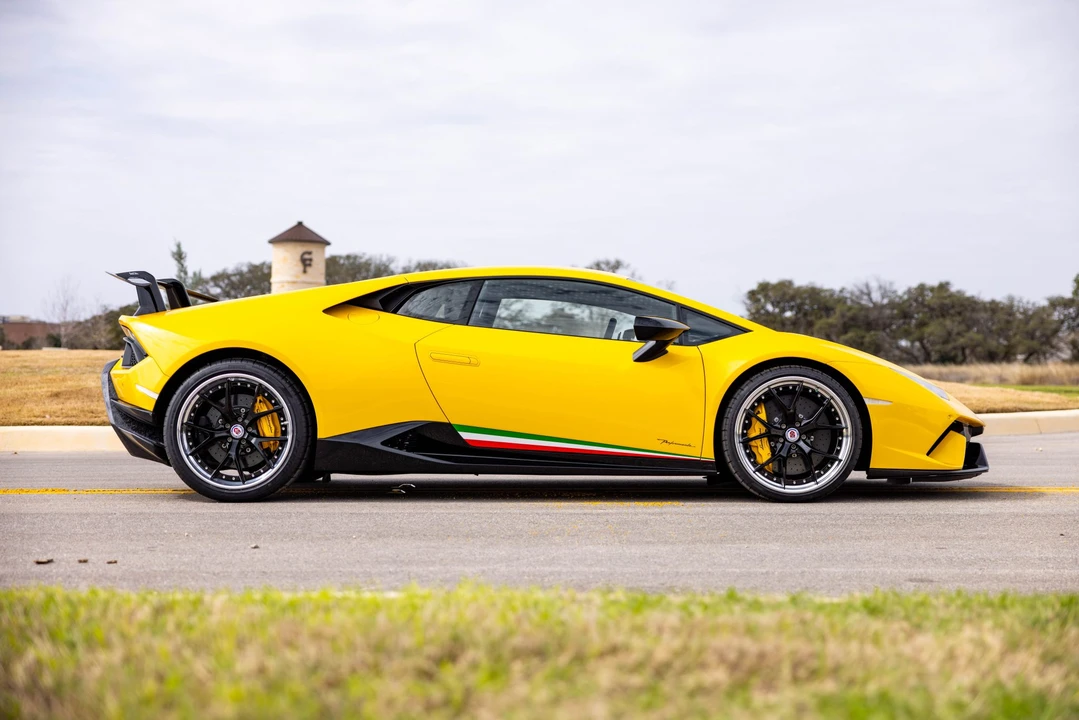 2018 Lamborghini Huracan LP640-4 Performante - Image 14 of 31