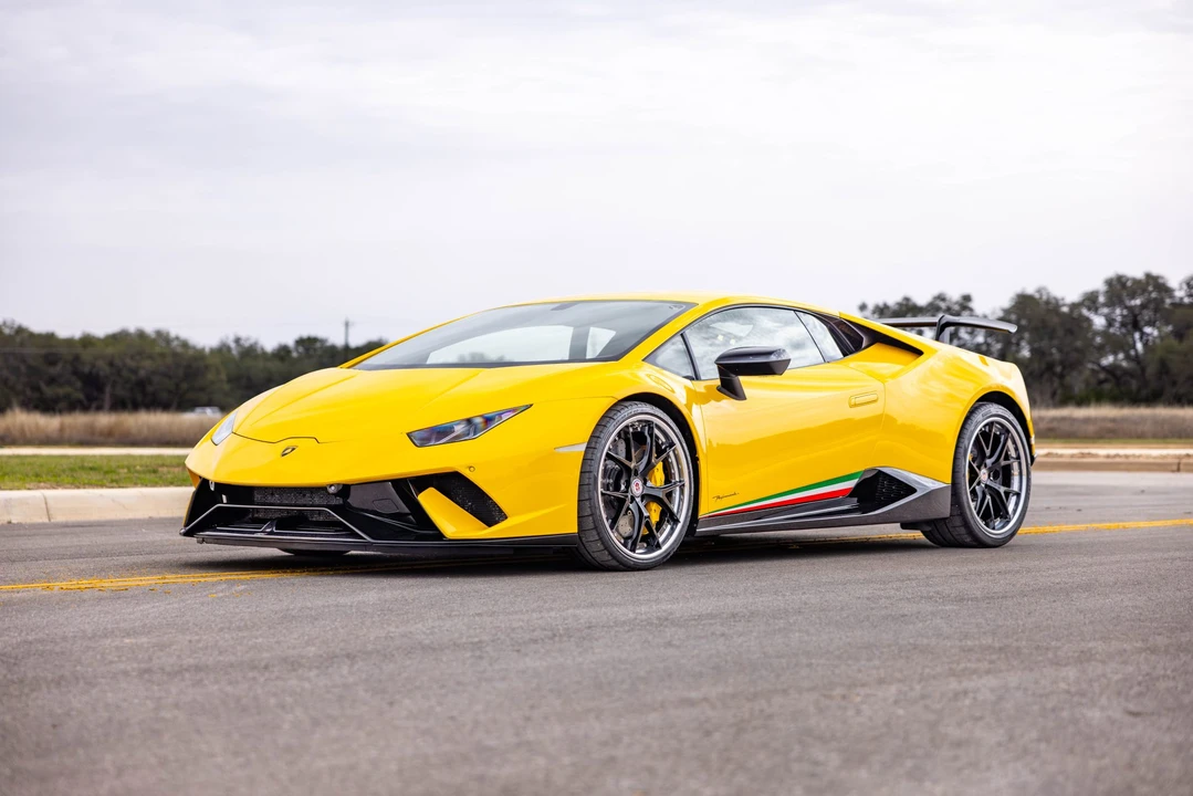 2018 Lamborghini Huracan LP640-4 Performante - Image 2 of 31