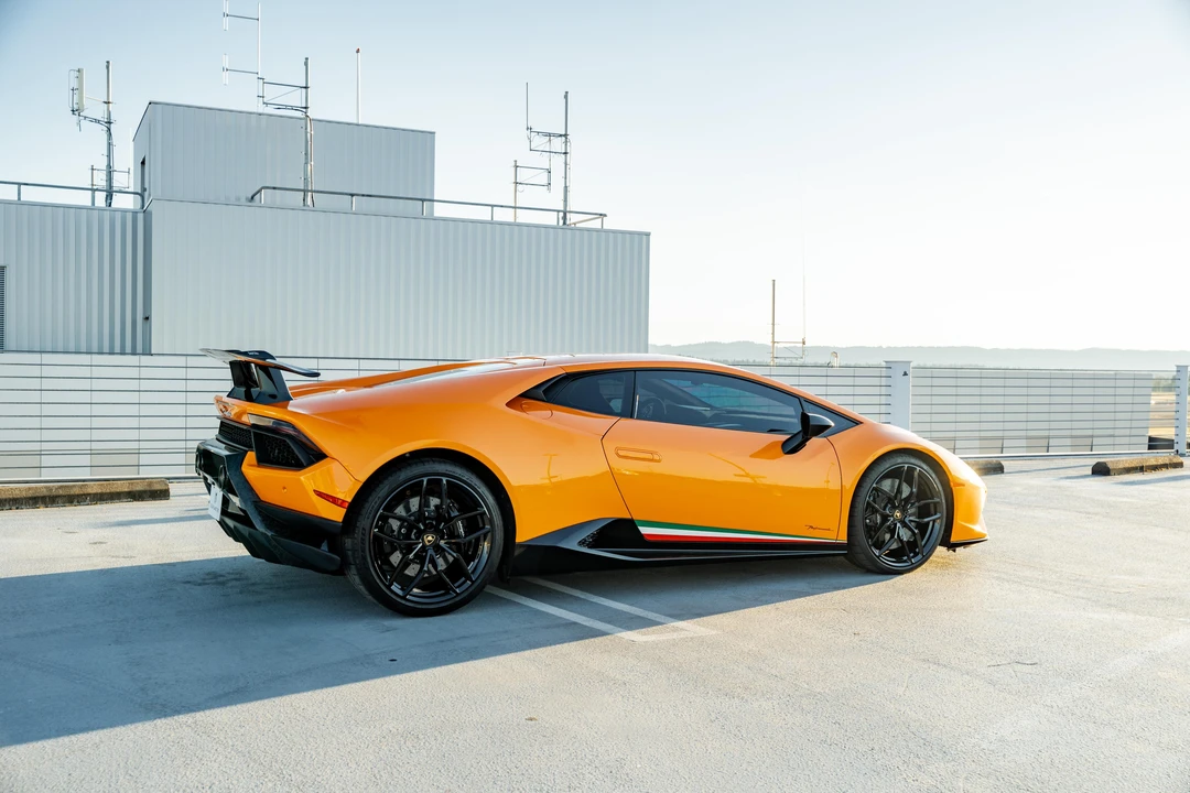2018 Lamborghini Huracan LP640-4 Performante - Image 21 of 31