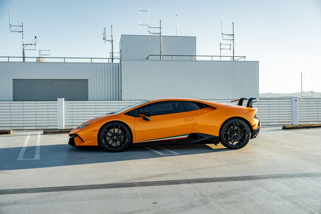 2018 Lamborghini Huracan LP640-4 Performante - Image 9 of 31