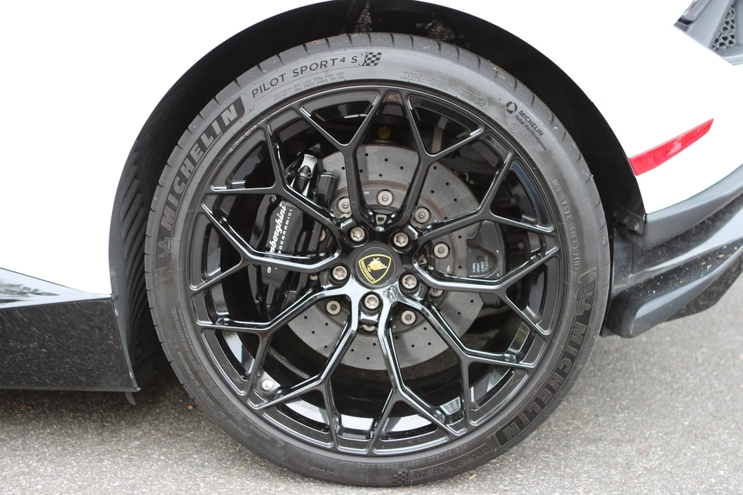 2018 Lamborghini Huracan LP640-4 Performante - Image 25 of 31