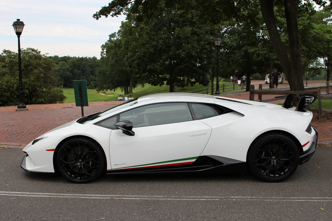 2018 Lamborghini Huracan LP640-4 Performante - Image 9 of 31