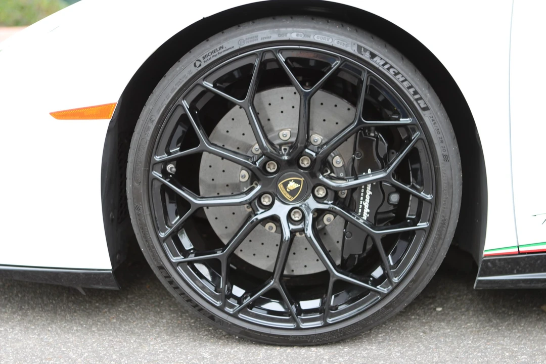 2018 Lamborghini Huracan LP640-4 Performante - Image 27 of 31