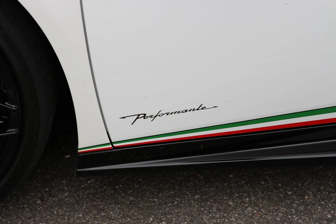 2018 Lamborghini Huracan LP640-4 Performante - Image 14 of 31