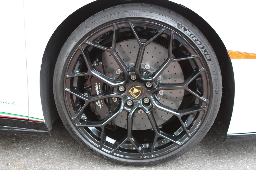 2018 Lamborghini Huracan LP640-4 Performante - Image 26 of 31