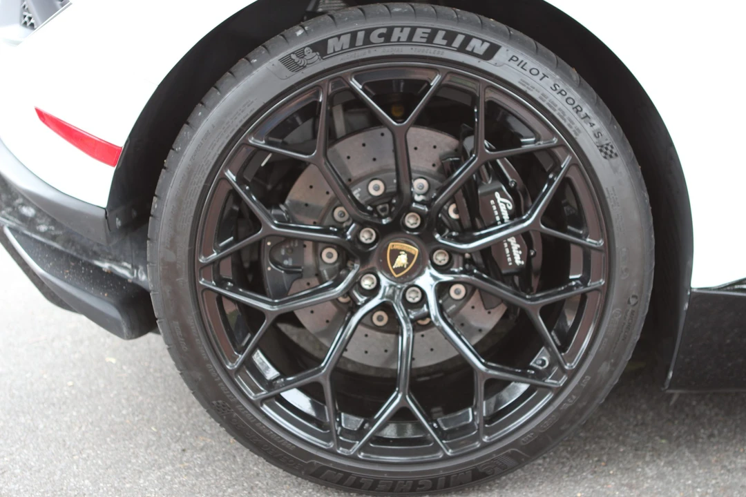 2018 Lamborghini Huracan LP640-4 Performante - Image 24 of 31