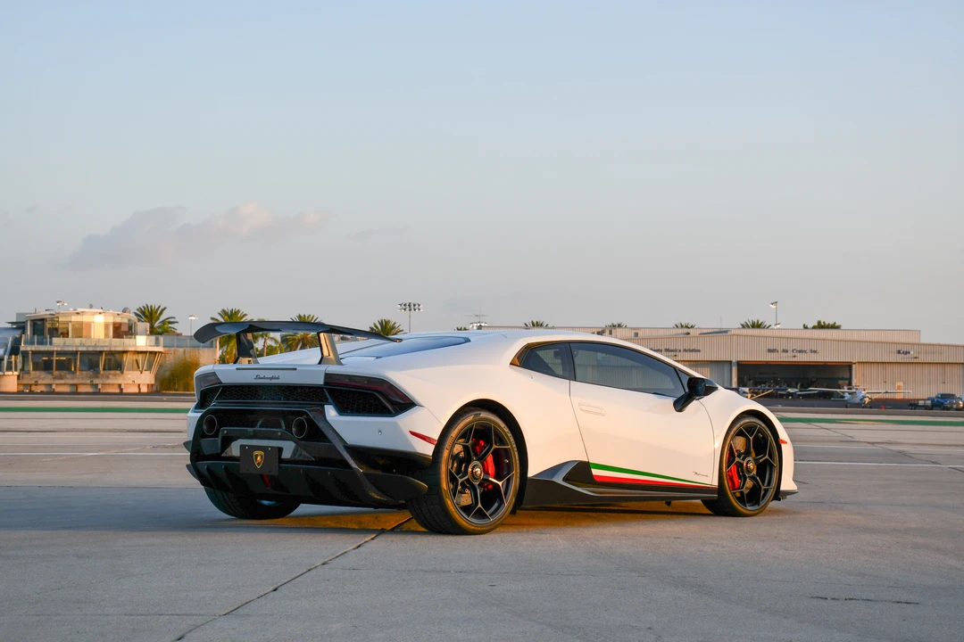 2018 Lamborghini Huracan LP640-4 Performante - Image 16 of 31