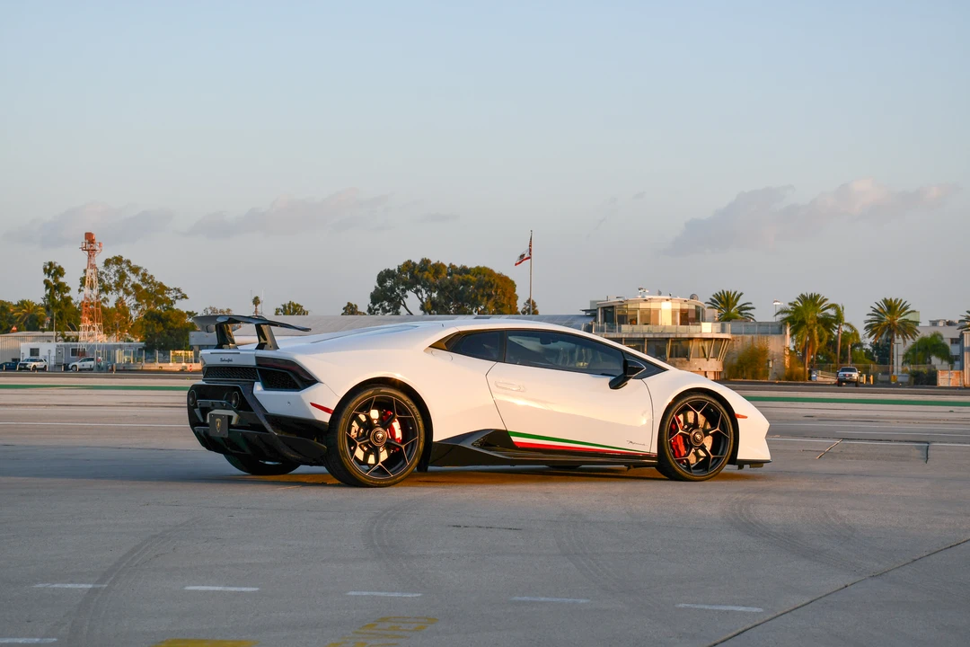 2018 Lamborghini Huracan LP640-4 Performante - Image 17 of 31