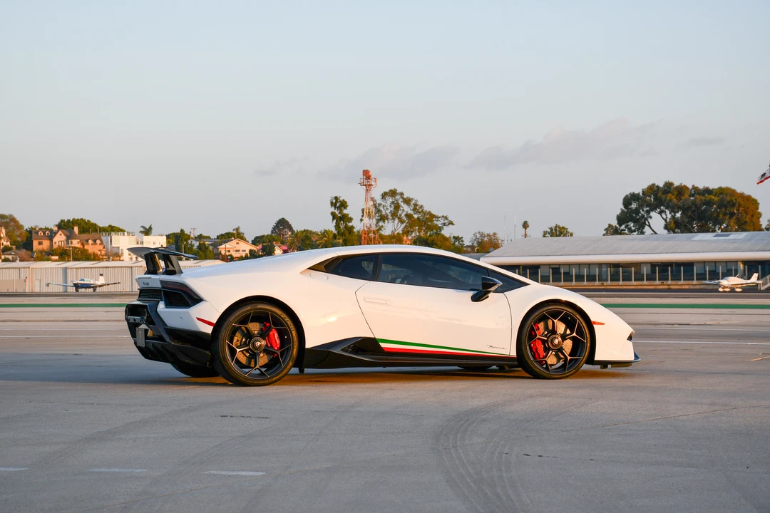2018 Lamborghini Huracan LP640-4 Performante - Image 18 of 31