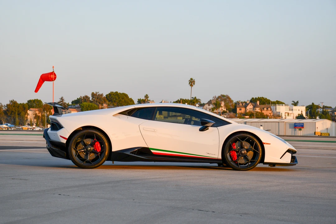 2018 Lamborghini Huracan LP640-4 Performante - Image 19 of 31