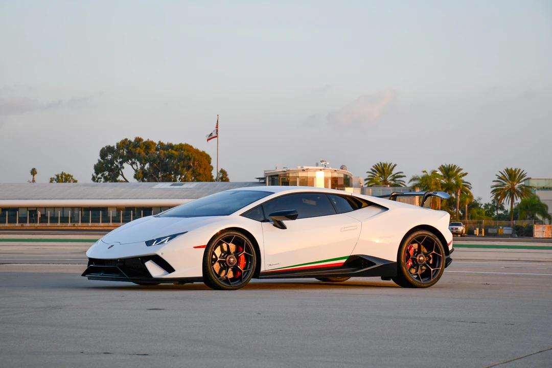 2018 Lamborghini Huracan LP640-4 Performante - Image 9 of 31