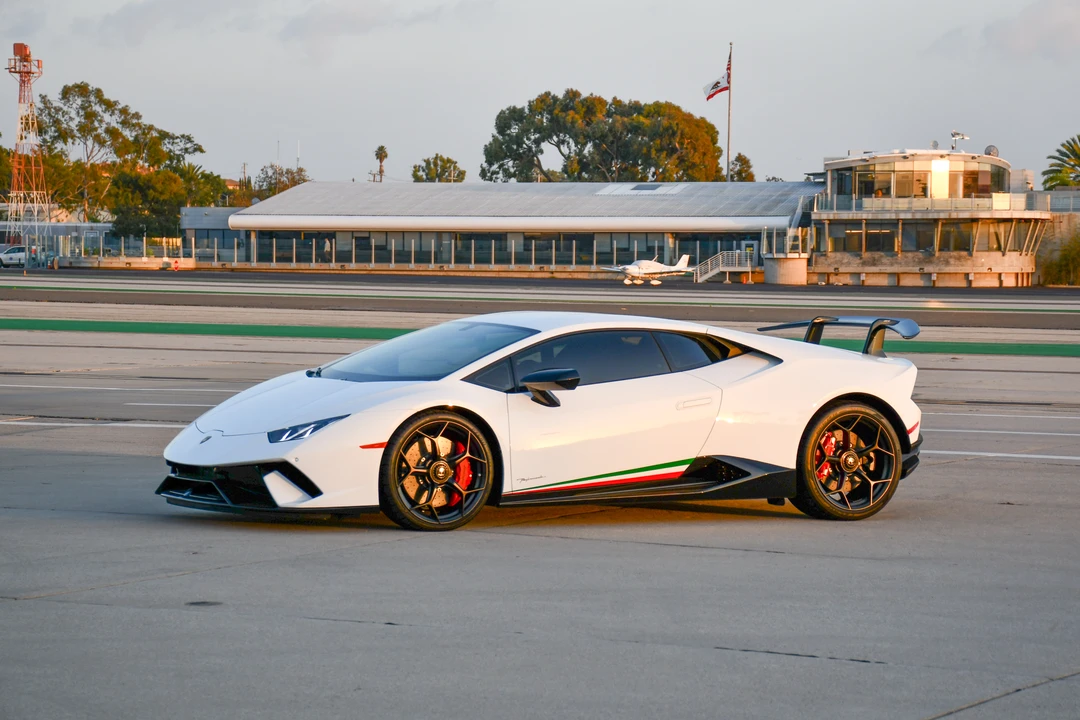 2018 Lamborghini Huracan LP640-4 Performante - Image 10 of 31