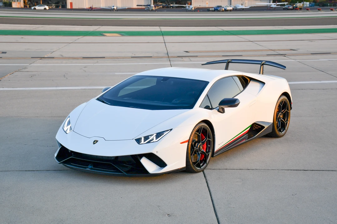 2018 Lamborghini Huracan LP640-4 Performante - Image 4 of 31