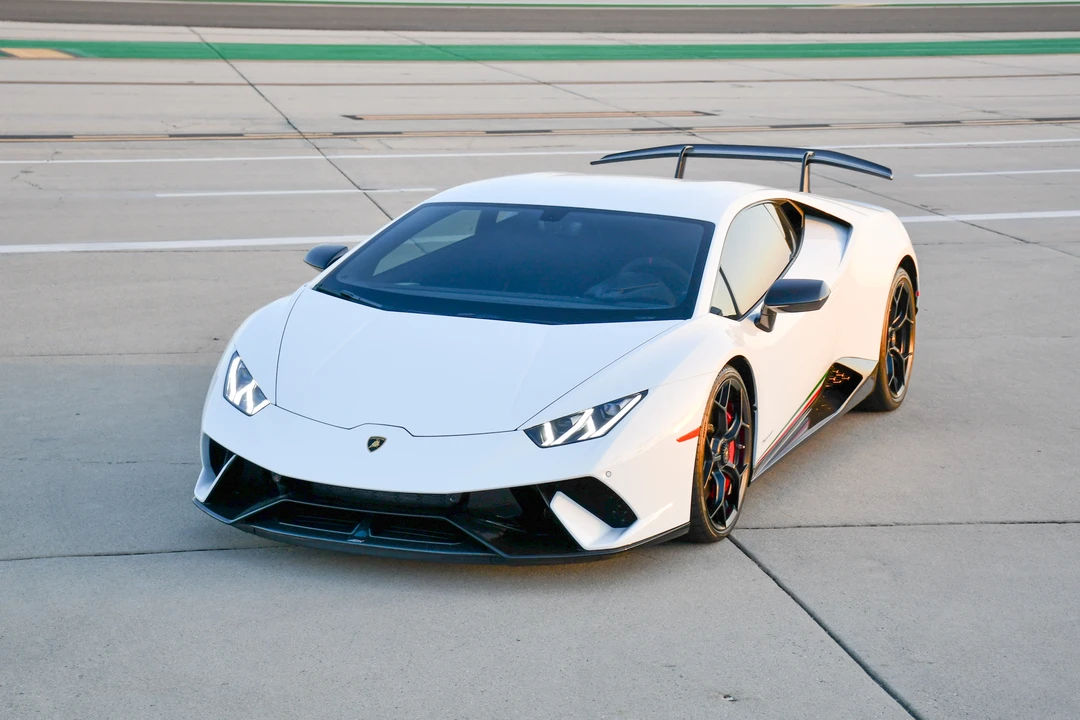 2018 Lamborghini Huracan LP640-4 Performante - Image 3 of 31