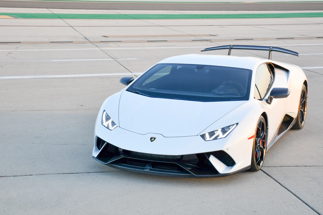 2018 Lamborghini Huracan LP640-4 Performante - Image 2 of 31
