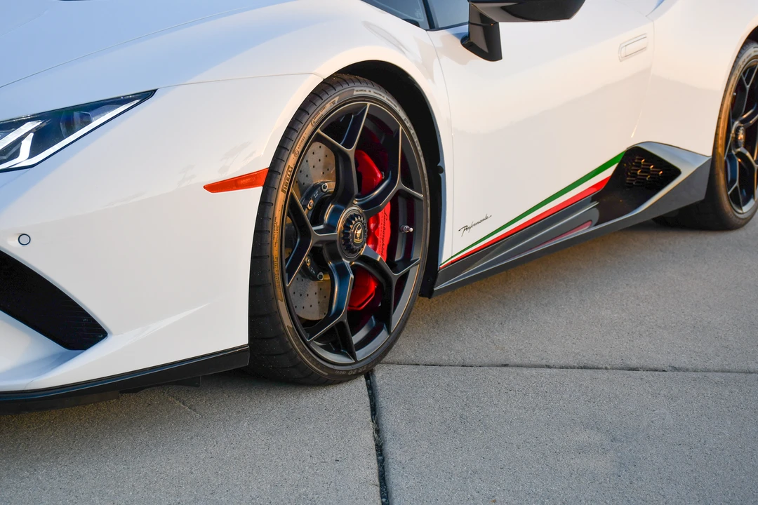 2018 Lamborghini Huracan LP640-4 Performante - Image 30 of 31