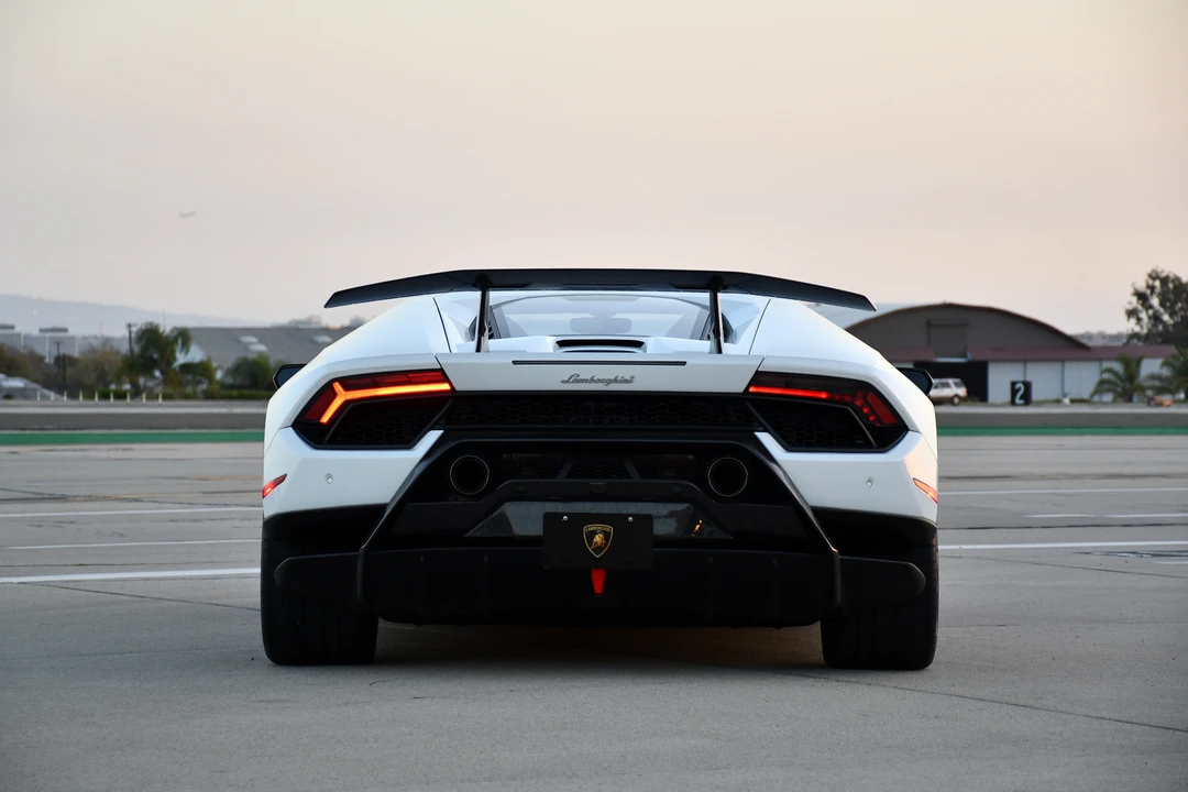 2018 Lamborghini Huracan LP640-4 Performante - Image 15 of 31