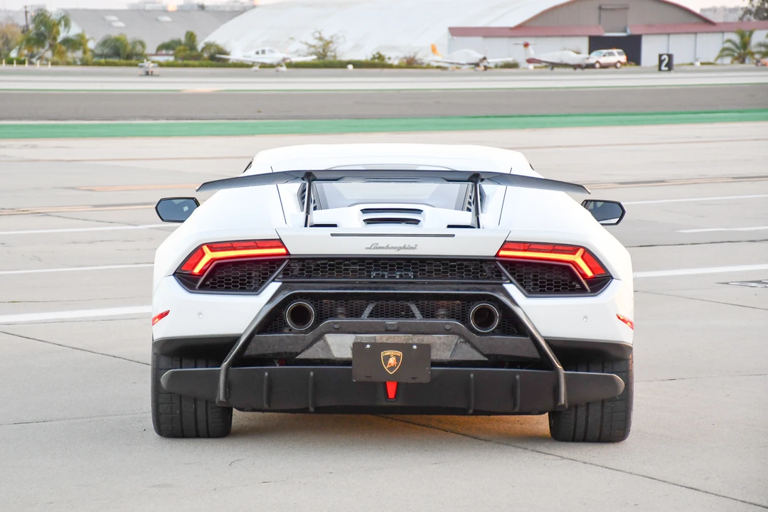 2018 Lamborghini Huracan LP640-4 Performante - Image 14 of 31