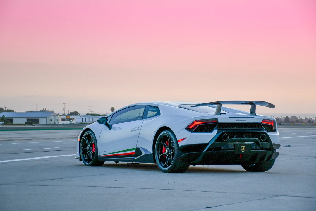 2018 Lamborghini Huracan LP640-4 Performante - Image 13 of 31